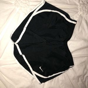 Girls medium Nike shorts